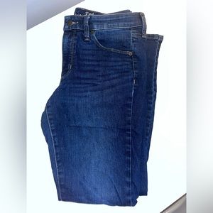 Universal Thread dark wash skinny jeans size 8/29R